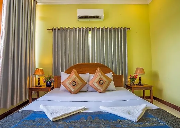 Side Walk Hotel 3*