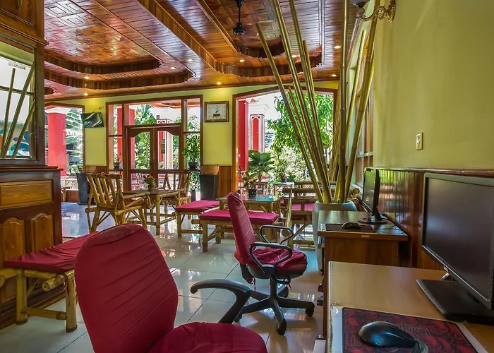 Side Walk Hotel 3*