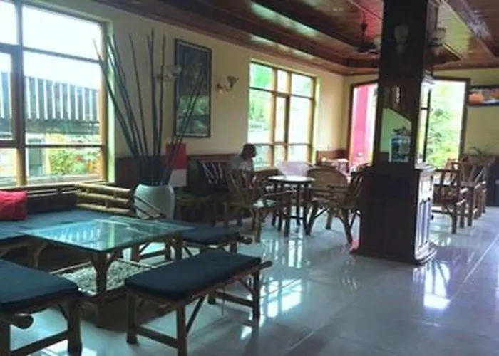 Side Walk Hotel 3*