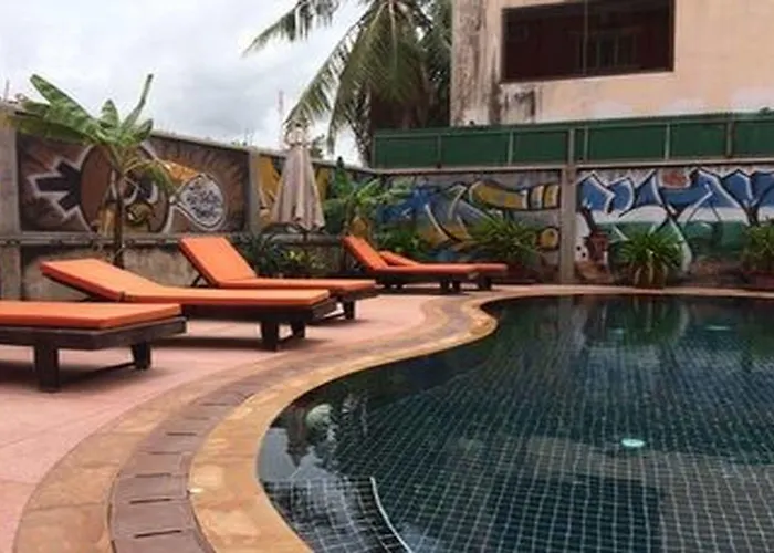 Hotel Side Walk